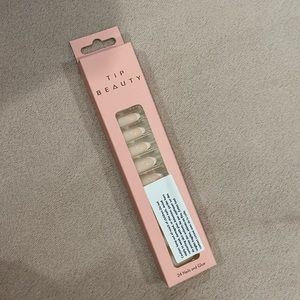 FRENCH TIP PRESS ON NAILS